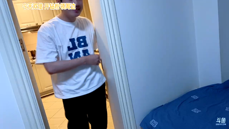 我在斗鱼看女流66直播美食