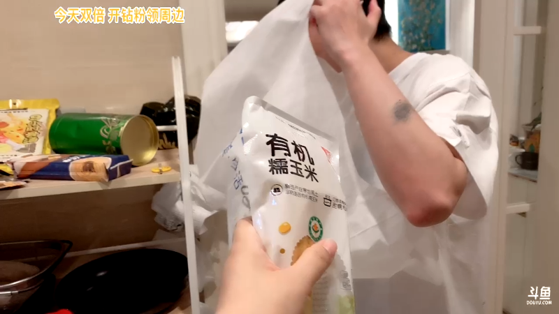 我在斗鱼看女流66直播美食