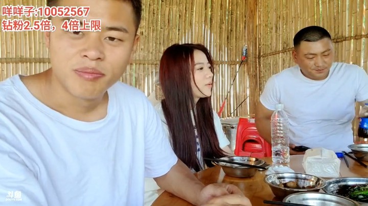 大家说美女咩咩穿太多了，力度不够啊
