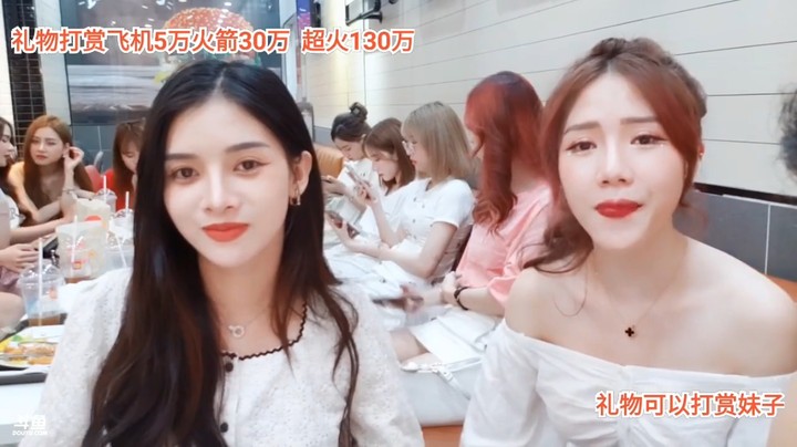 美女倾月很漂亮的