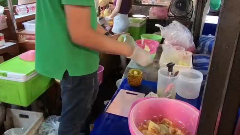 被国人炒红的泰国冰沙姬，疫情下没有通告~无奈出摊~ - 1.哈密瓜沙冰(Av638299850,P1)