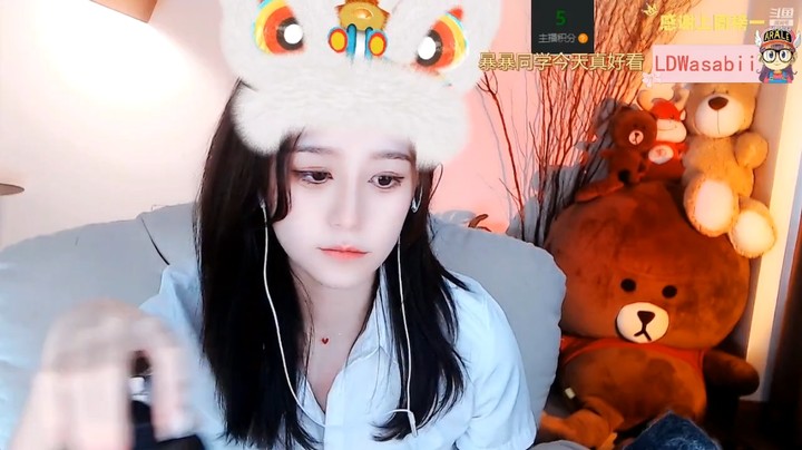 Sa叁儿美女小姐姐直播真好看，这狮子帽好可爱