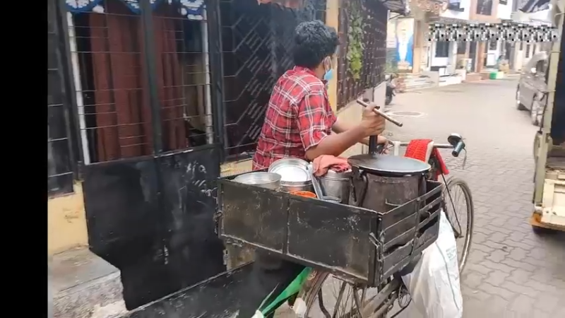 自行车上的煎饼果子摊，干净又卫生 - 1.印度煎饼(Av768262649,P1)