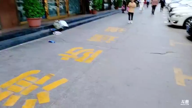 【2022-05-05 20点场】小鱼小鱼吃虾米：随便逛逛，明天塔县