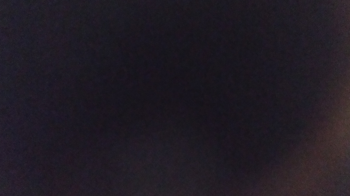 ，
