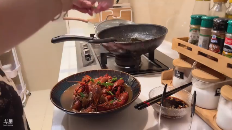 【2022-05-06 22点场】亲亲不小心：直 播 做 饭