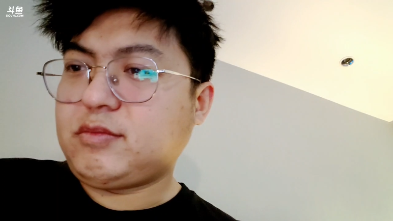 我在斗鱼看火力堂主直播户外