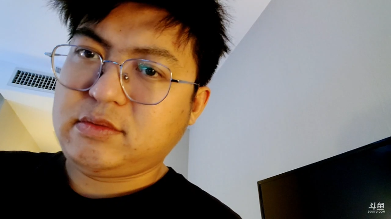 我在斗鱼看火力堂主直播户外