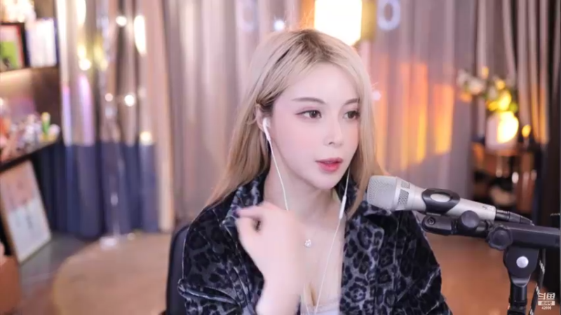 【2022-05-08 22点场】苏恩Olivia：苏恩: 女仆小苏为您服务 嘿嘿