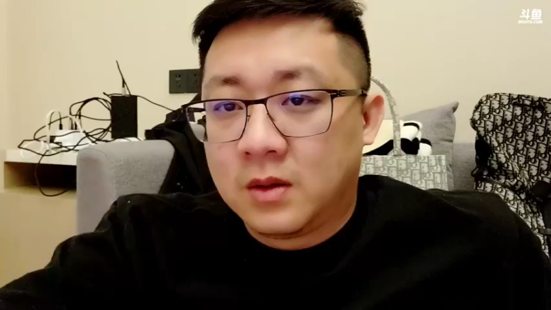 【2022-05-08 23点场】小鱼小鱼吃虾米：在宾馆混一混，明天乌鲁木齐