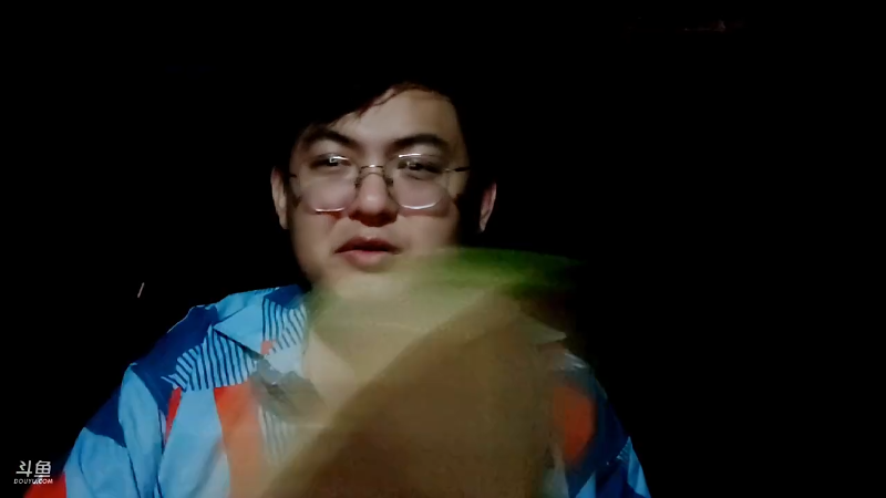 我在斗鱼看火力堂主直播户外