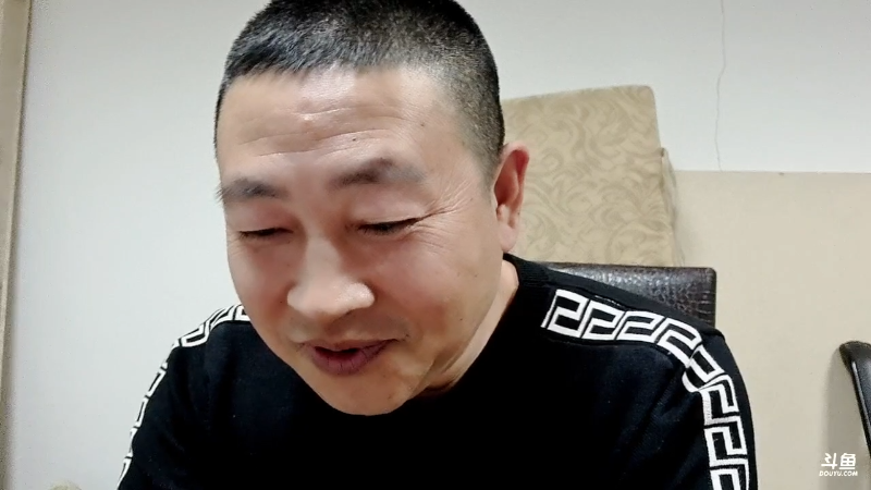 那个主播不播以为没俄罗斯女人看了会抢生意(ง •̀_•́)ง
