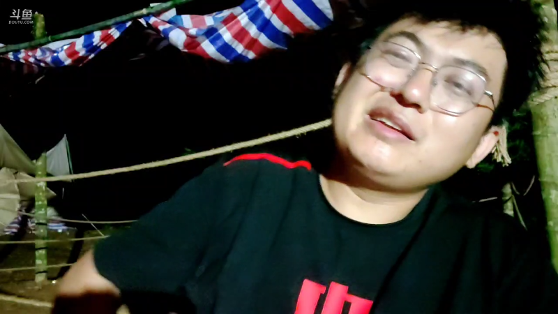 我在斗鱼看火力堂主直播户外