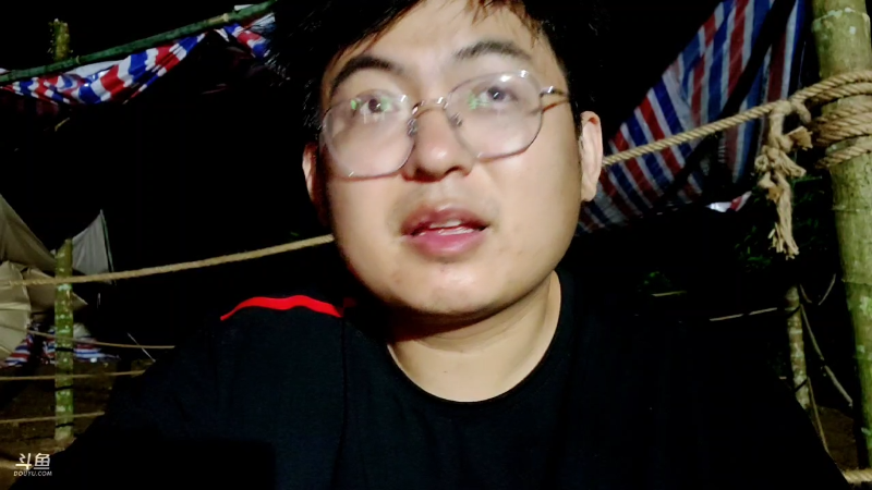 我在斗鱼看火力堂主直播户外