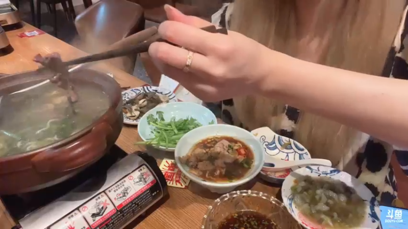 【2022-05-11 00点场】亲亲不小心：出 门 恰 饭