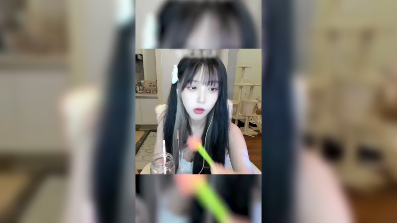小学六年级的童装翻出来穿穿