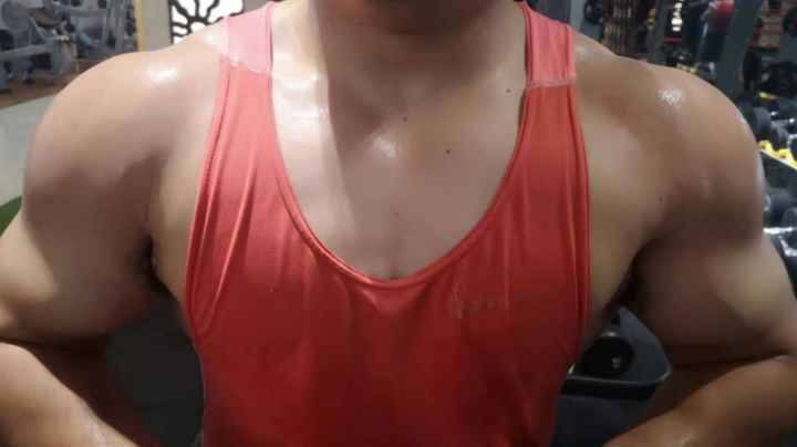 胸大肌的训练。