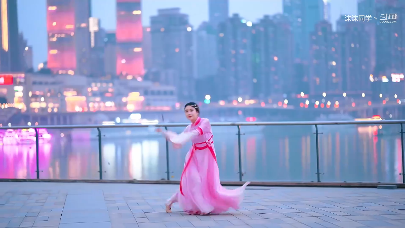 我在斗鱼看沫沫同学丶直播舞蹈