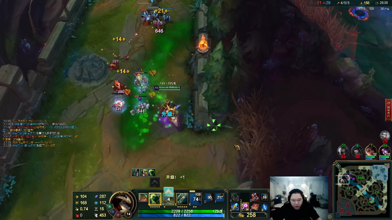 我在斗鱼看即将拥有人鱼线的PDD直播英雄联盟