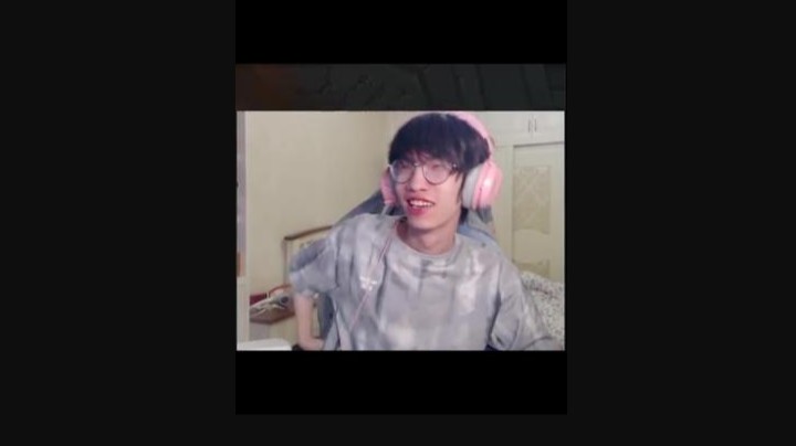 你甚至都不愿说一句：“我焯，灰！”