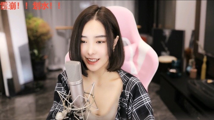 美女小姐姐唱歌好听，短发好可爱