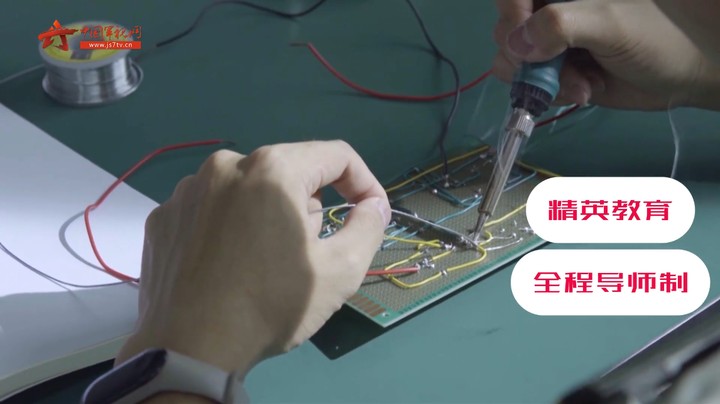军视“会客厅”：在国防科技大学上学是一种什么体验？
