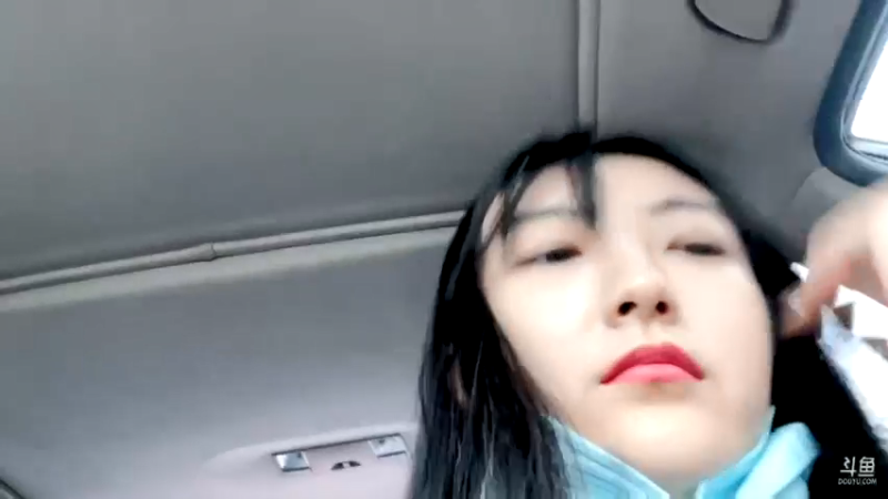 【2022-05-14 17点场】很嗯的雨薇：雨薇：做弟弟的车去吃饭