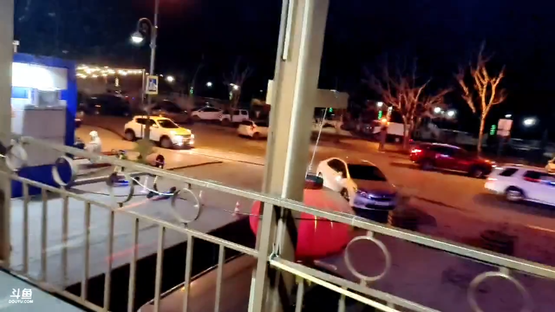 我有烧烤又有酒，想听故事往里走。