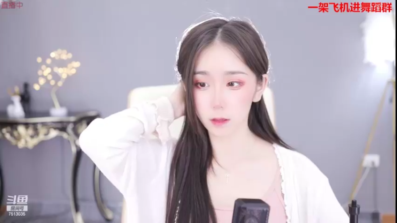 【2022-05-18 13点场】熊小怡呀：开播啦开播啦 7513035