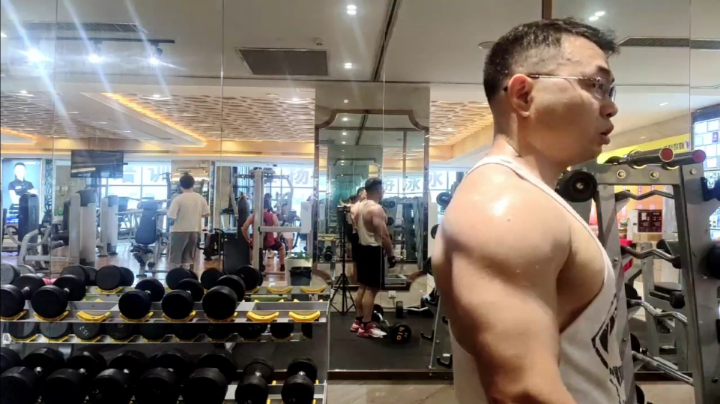 腿部训练。