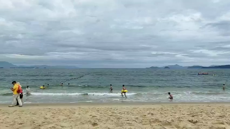 【2022-05-18 14点场】熊熊高冷暖男：（深圳）海边沙滩走走