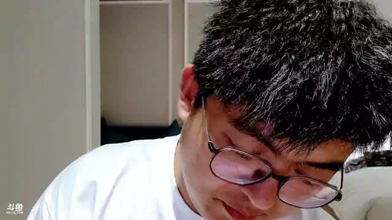 我在斗鱼看火力堂主直播户外