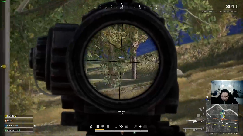 我在斗鱼看即将拥有人鱼线的PDD直播英雄联盟