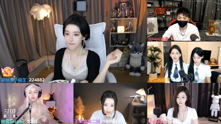 美女唱歌表演，呆妹说不停好搞笑啊