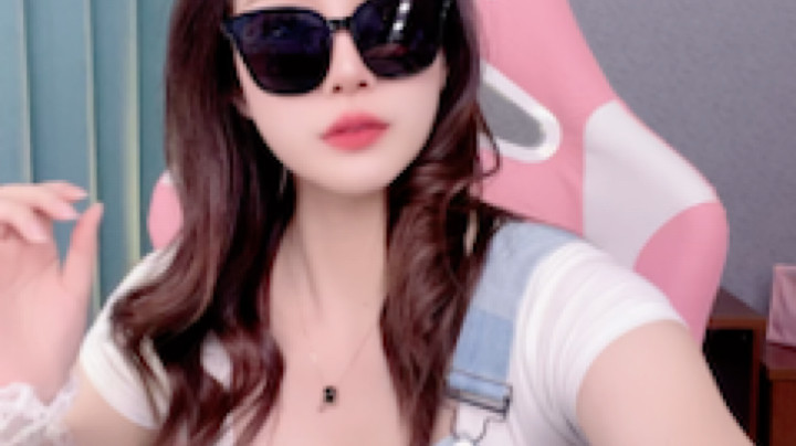 520快乐啊兄弟们[弹幕梗老板大气]