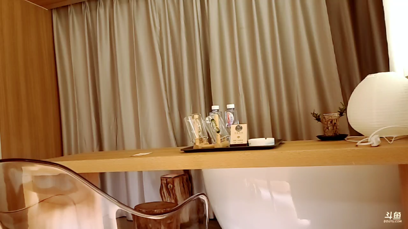 我在斗鱼看火力堂主直播户外