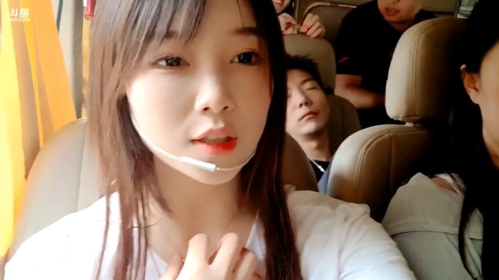 燃烧吧卡路里！美女姑姑说最近睡六个小时，不容易啊