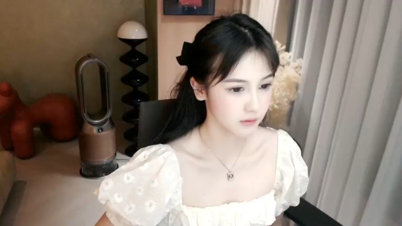 【2022-05-22 21点场】iu可可曾：今天双倍亲密度！！ 荧光棒！！
