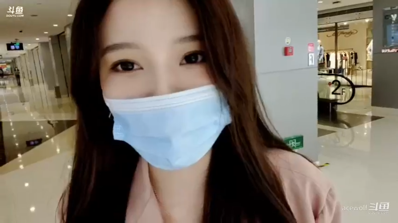 萌七啊丶挑选礼品现场