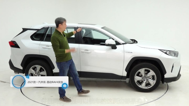 丰田RAV4：虽然还有“大彩电”，但至少气囊都全了