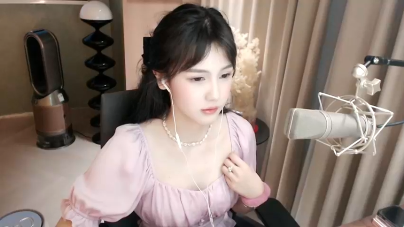 【2022-05-23 21点场】iu可可曾：今天双倍亲密度！！ 荧光棒！！