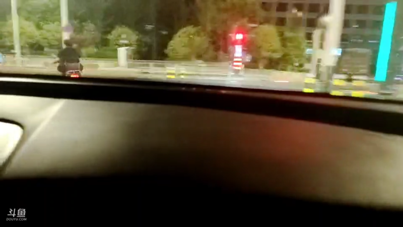 我在斗鱼看火力堂主直播户外