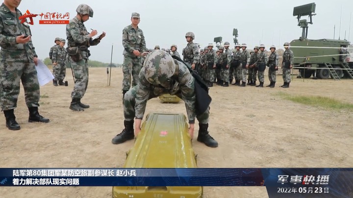 战位技能大比拼 官兵比武场上展示拿手绝活
