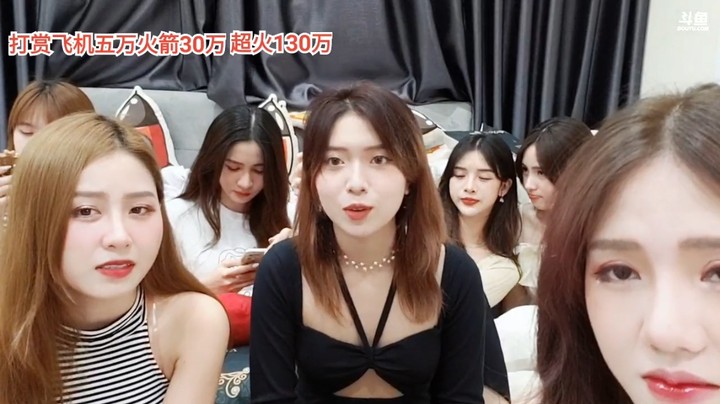 美女空姐帮莎莎拉票，很漂亮啊