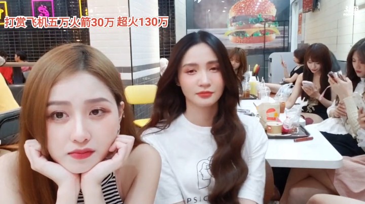 美女大海帮可爱多和小心拉票