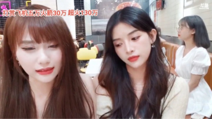 美女倾月文轩很好看啊