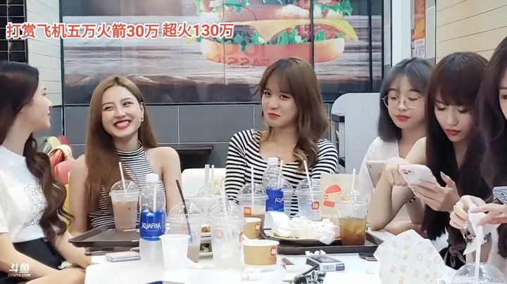 美女大海和可爱多真是难兄难弟，两个人都没吃的