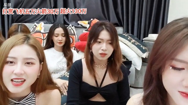 美女莎莎唱歌很好听，大海笑起来可爱啊