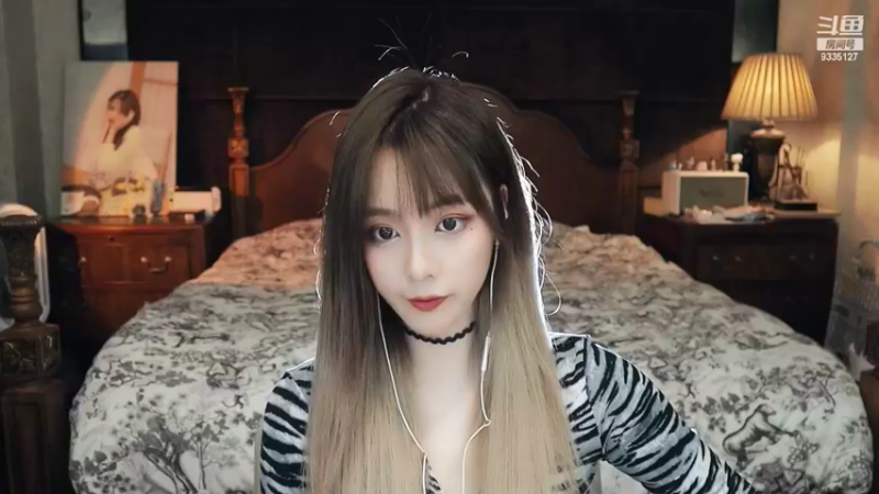 【2022-05-25 21点场】亲亲不小心：这不来听歌？