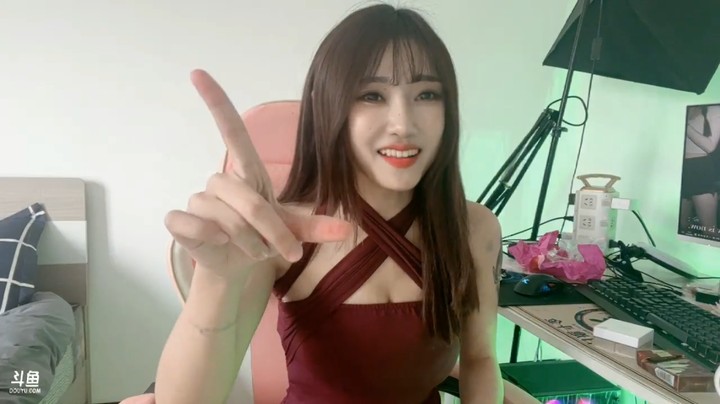 美女大学生在广州直播好精彩，说话搞笑啊